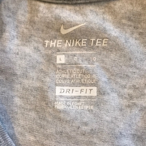 Nike workout tank! Like new! 🖤 - Picture 5 of 7
